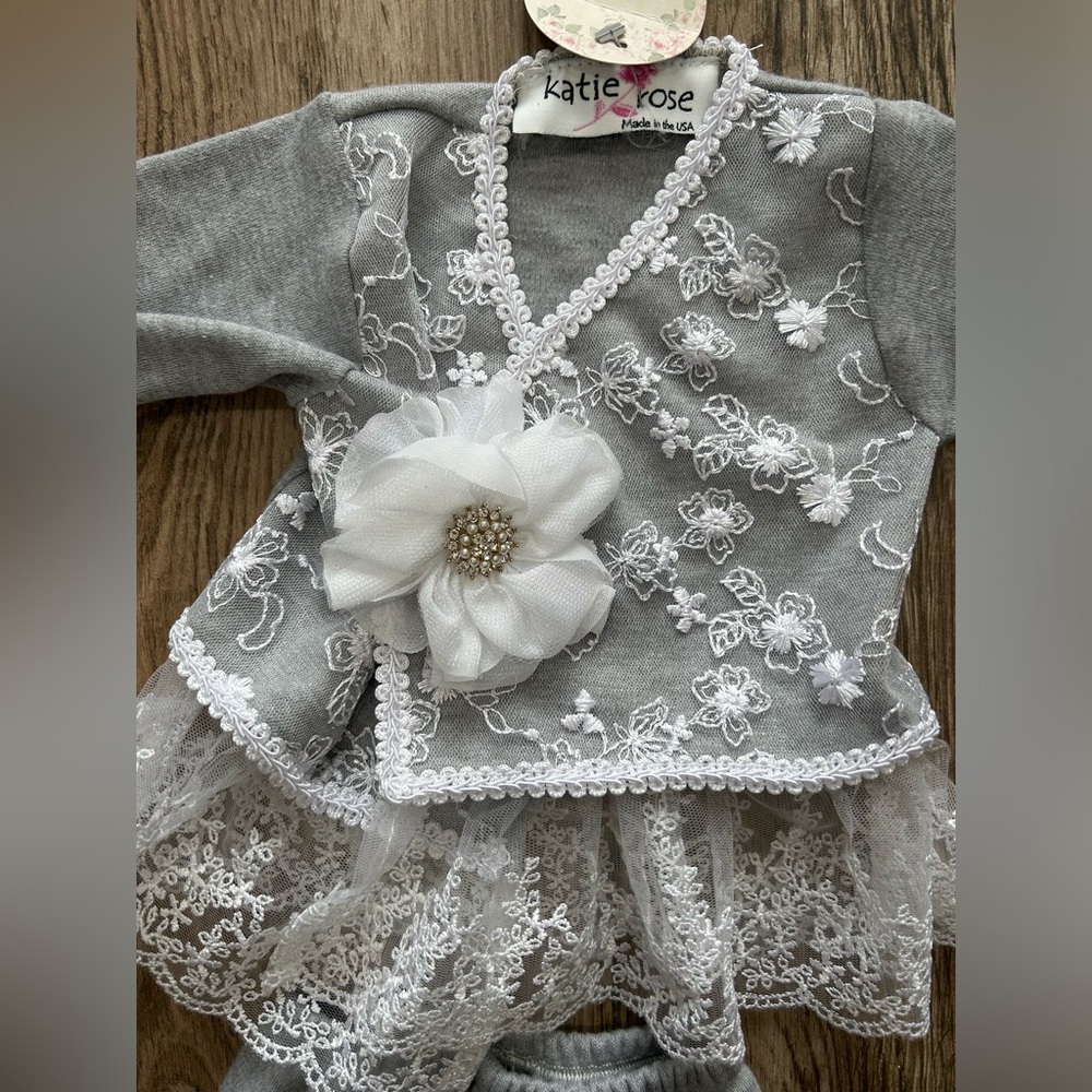NEVER WORN, WHOLE SET for sale ! Grey Lace newborn set